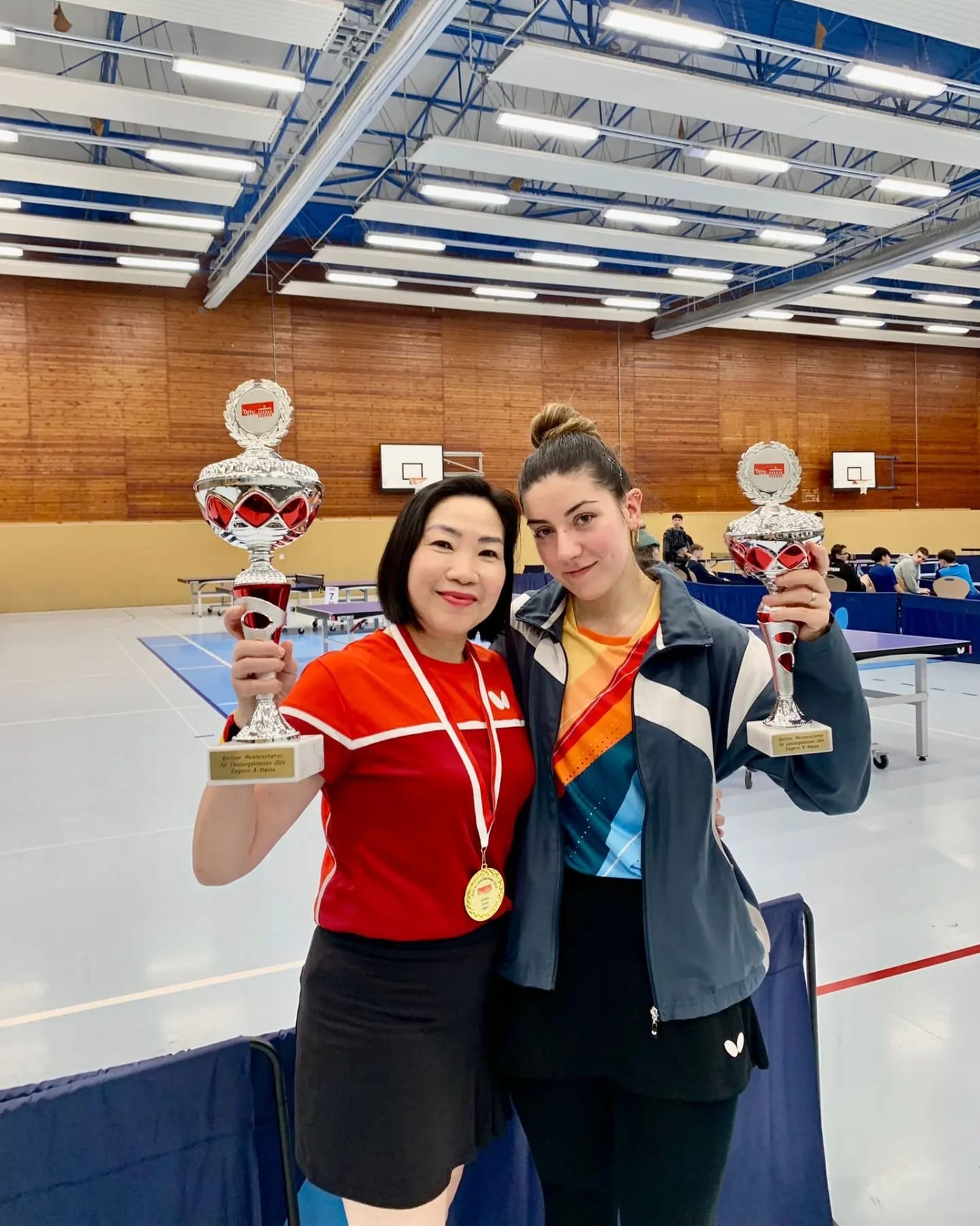 Links: Gewinnerin der A-Klasse Rechts: Gewinnerin der B-Klasse, Didem